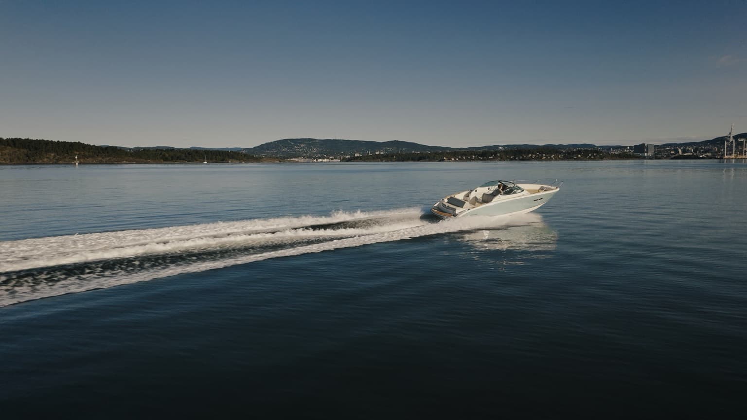 Cormate T28 with Oslo skyline behind