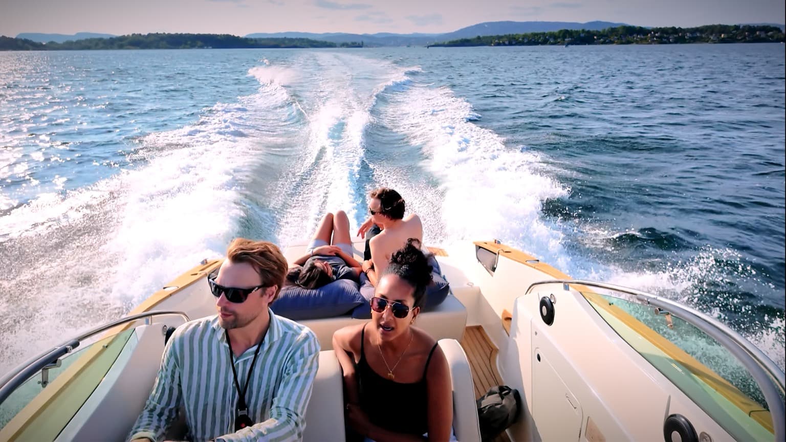Guests enjoying a summer cruise on the Oslofjord