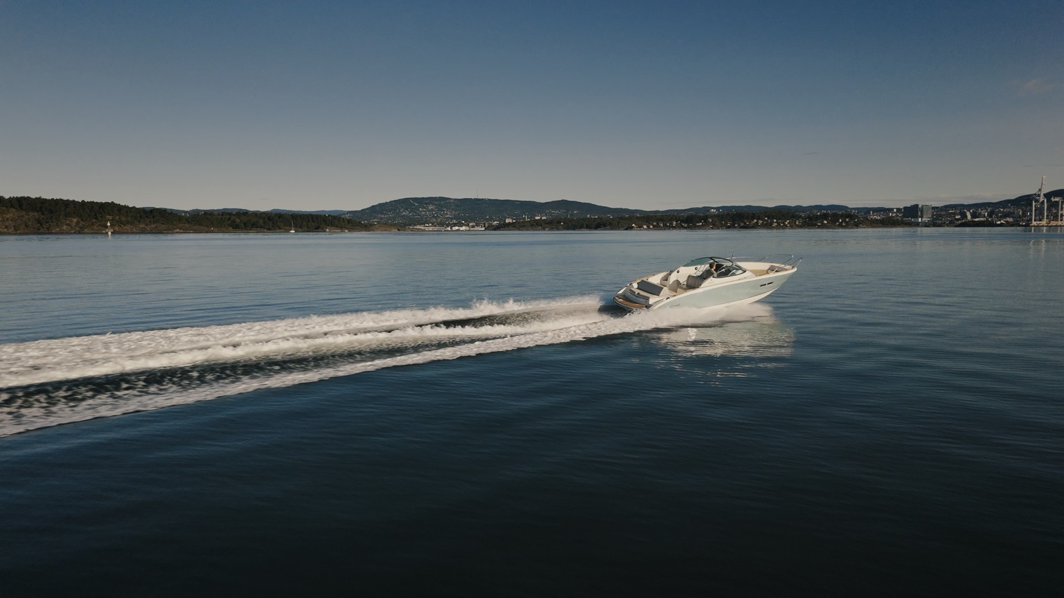 The Cormate T28 on the Oslofjord with Oslo in the background