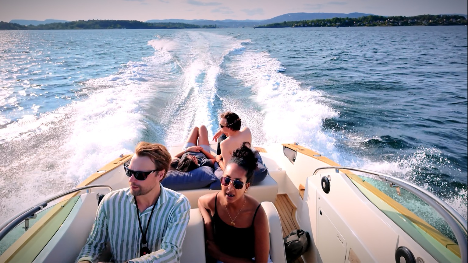 Guests enjoying a summer cruise on the Oslofjord