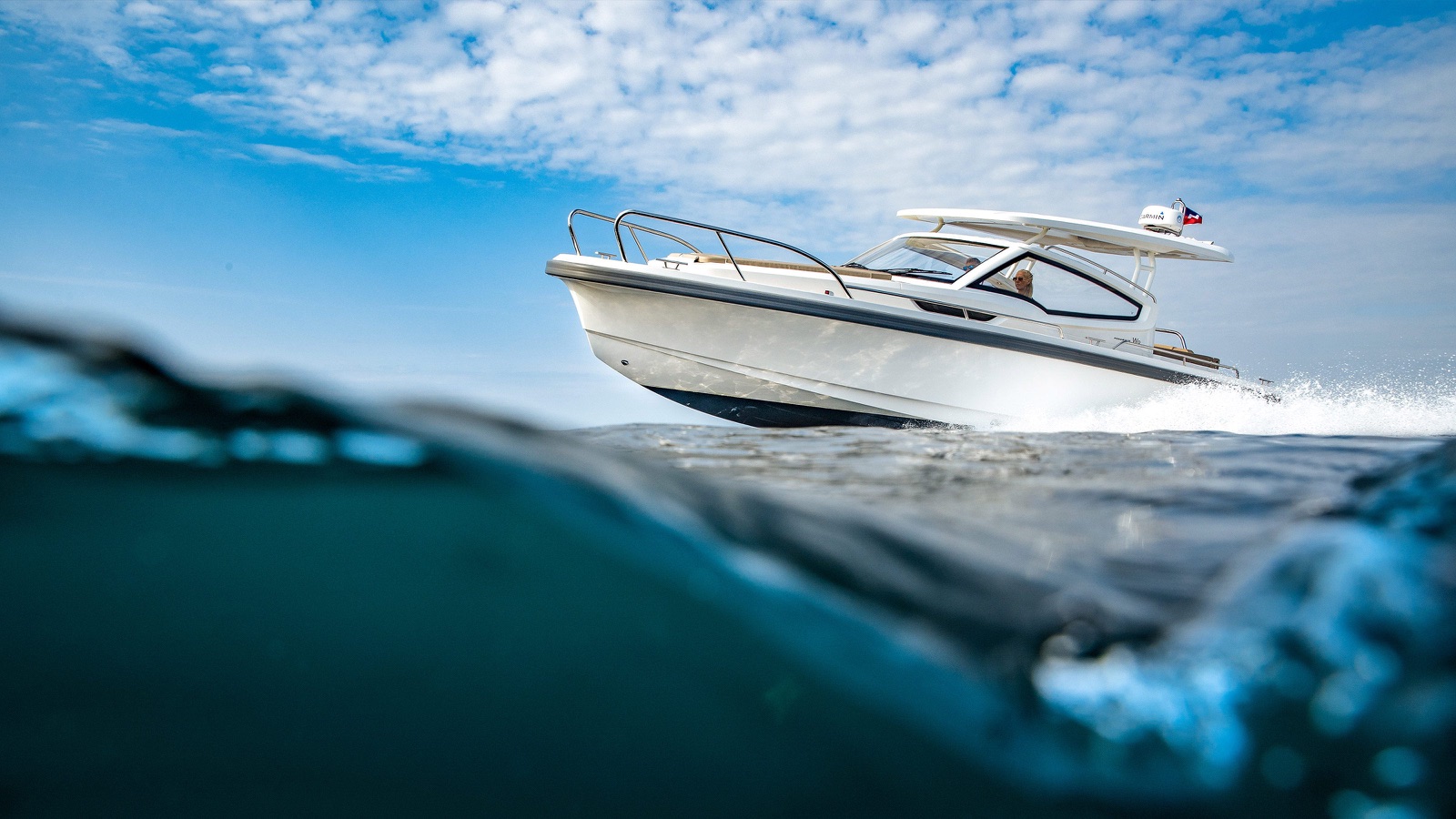 Nimbus W9 on open water