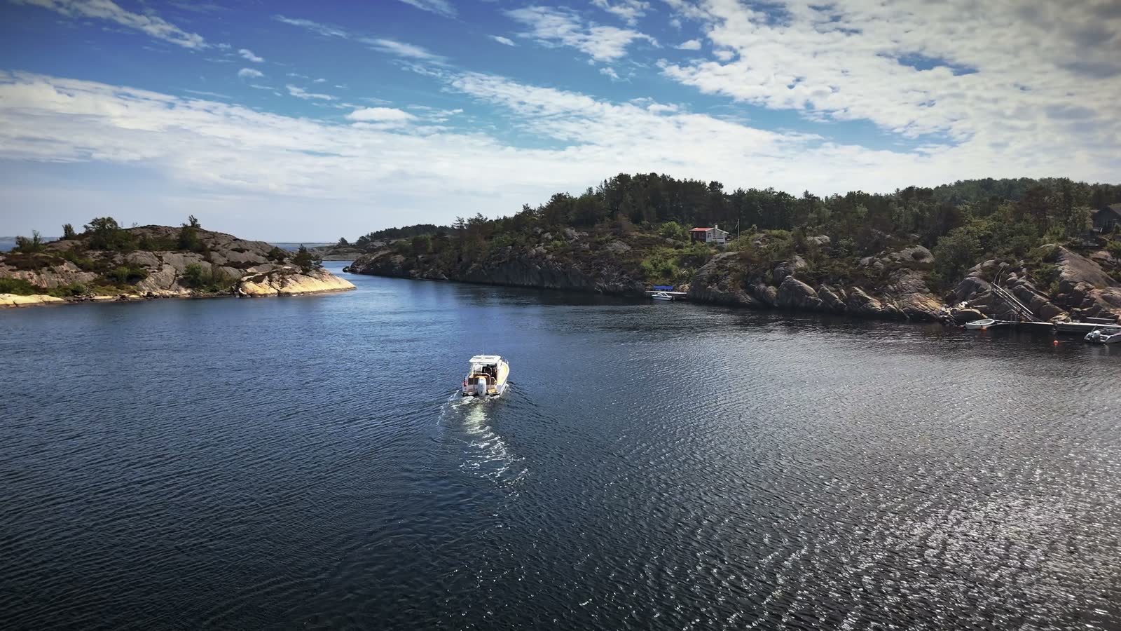 Nimbus W9 in the Kristiansand skerries